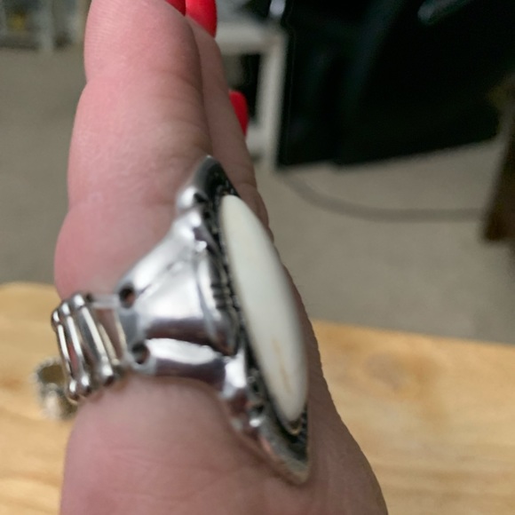 Rings (all with a stretch band) fits sizes 7.5-10 - Picture 8 of 15